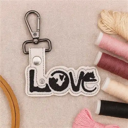 Worldwide Shipping ITH LOVE Cat Snap Tab Embroidery Design