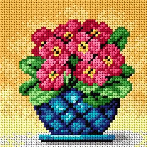 Premium v Bouquet Of Primroses In A Blue Vase